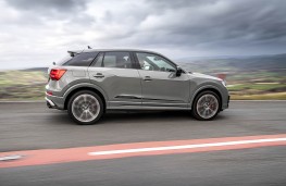 Audi SQ2, side action